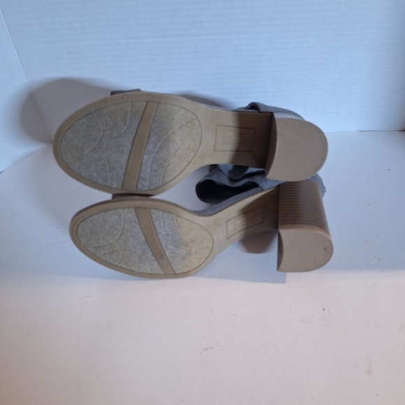 Brash Gray Women's Heels - Picture 6 of 6